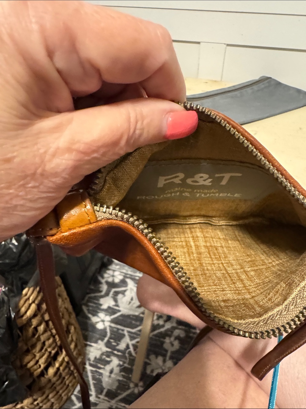 Women's Rough & Tumble Brown Leather Crossbody Bag with Zipper Top - Picture 3 of 4